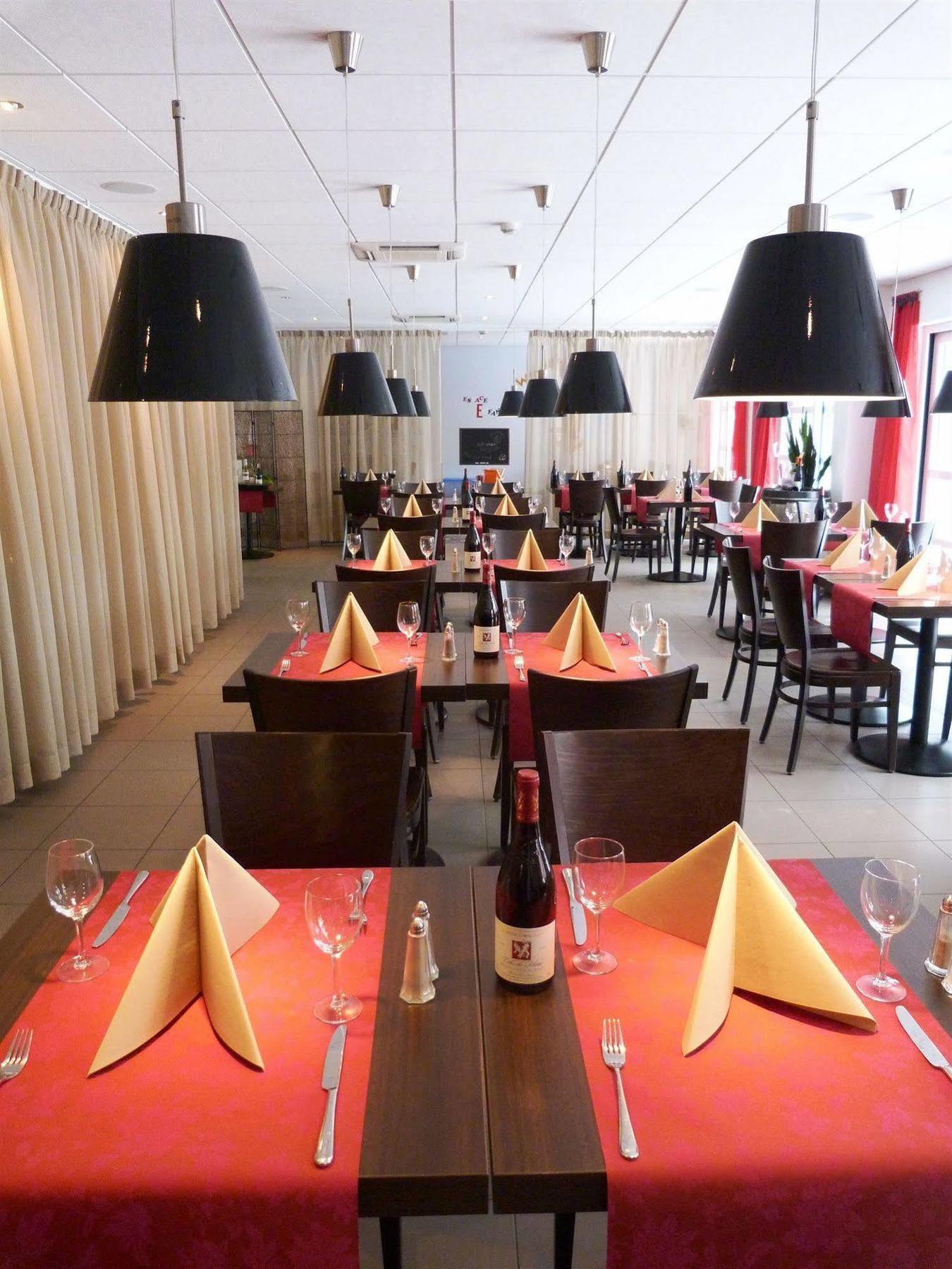 Dc Hotel Charleroi Airport Ngoại thất bức ảnh