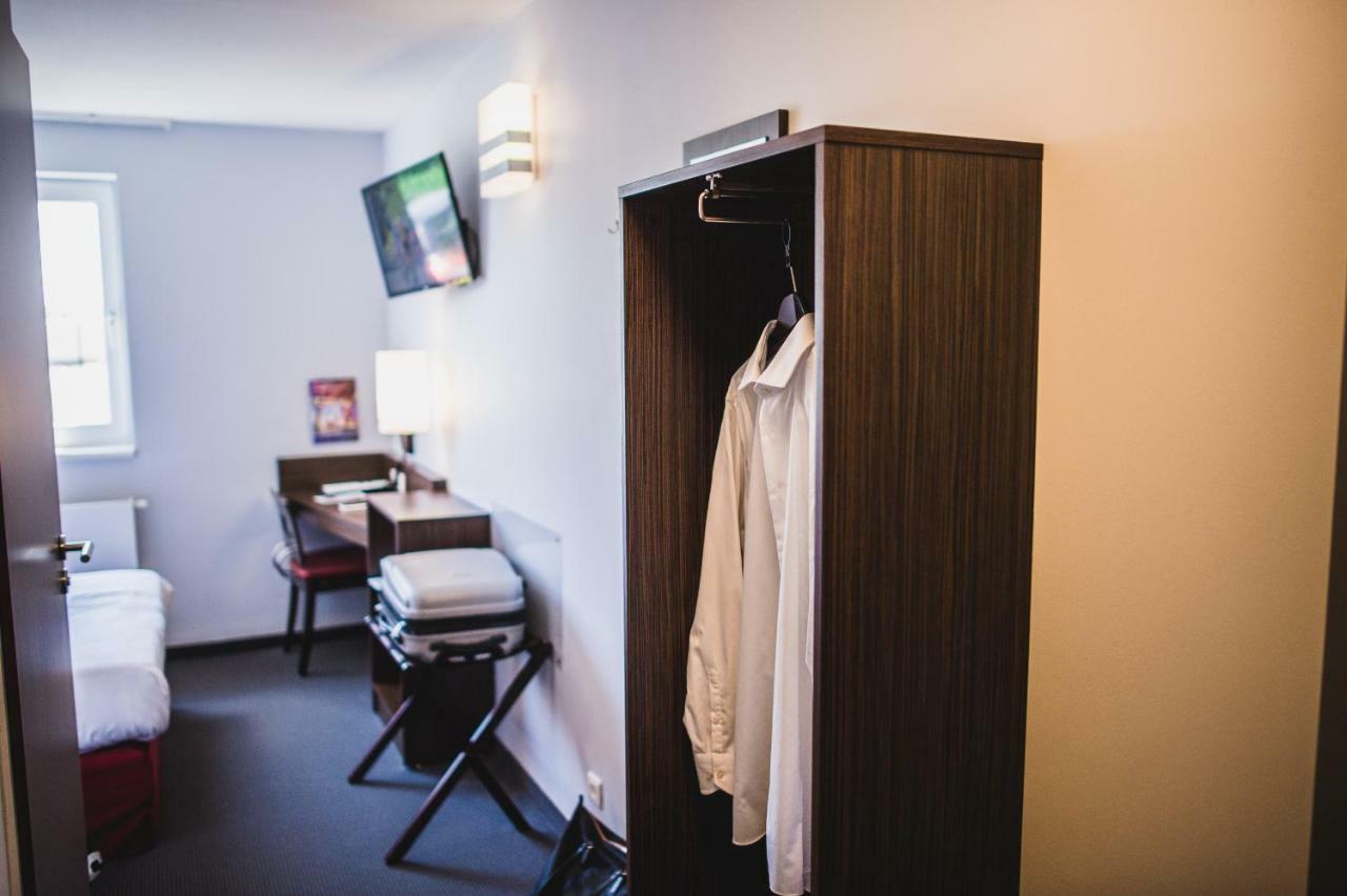 Dc Hotel Charleroi Airport Ngoại thất bức ảnh
