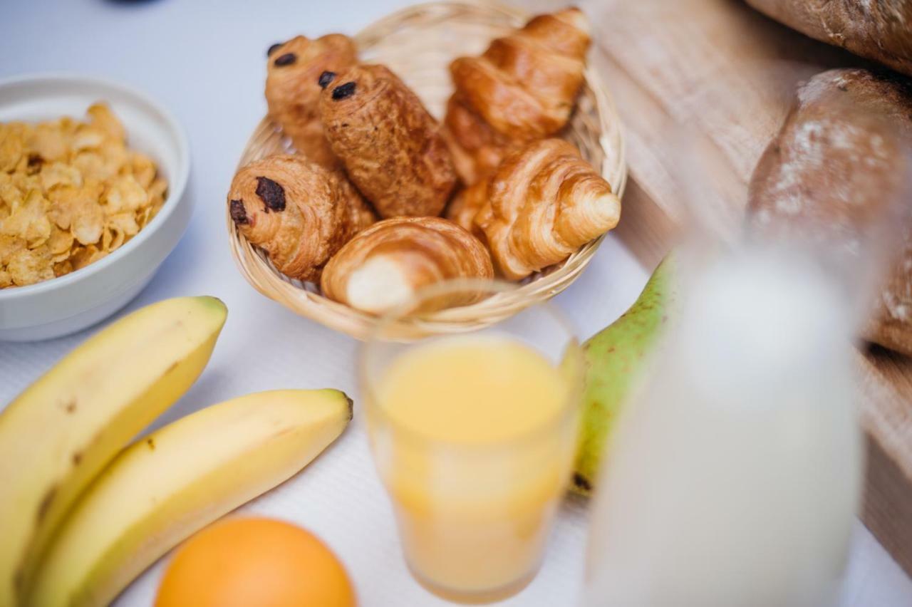 Dc Hotel Charleroi Airport Ngoại thất bức ảnh