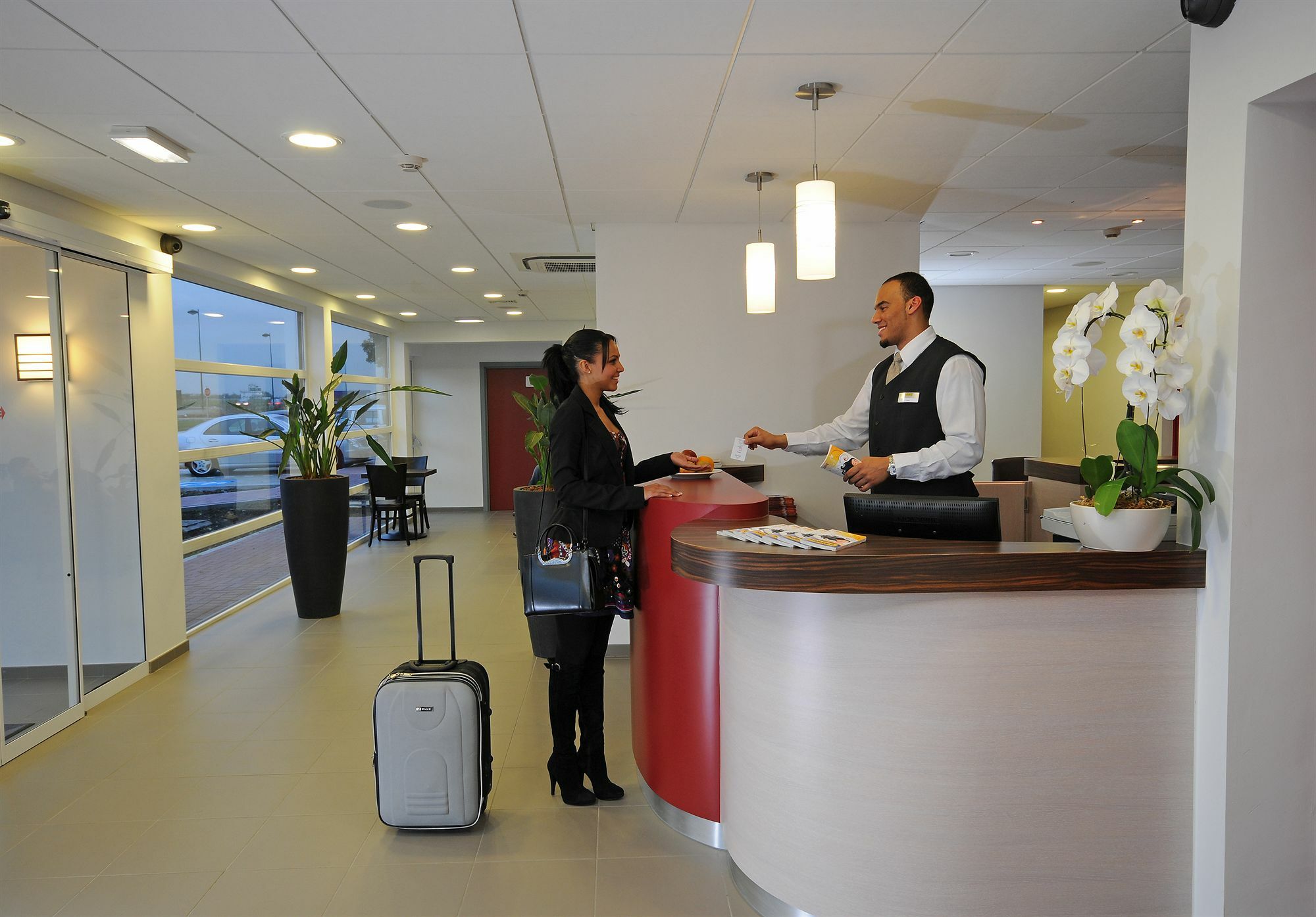 Dc Hotel Charleroi Airport Ngoại thất bức ảnh